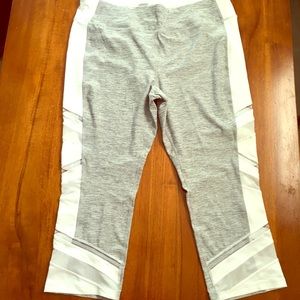 Avita size XL white/grey crop workout pants